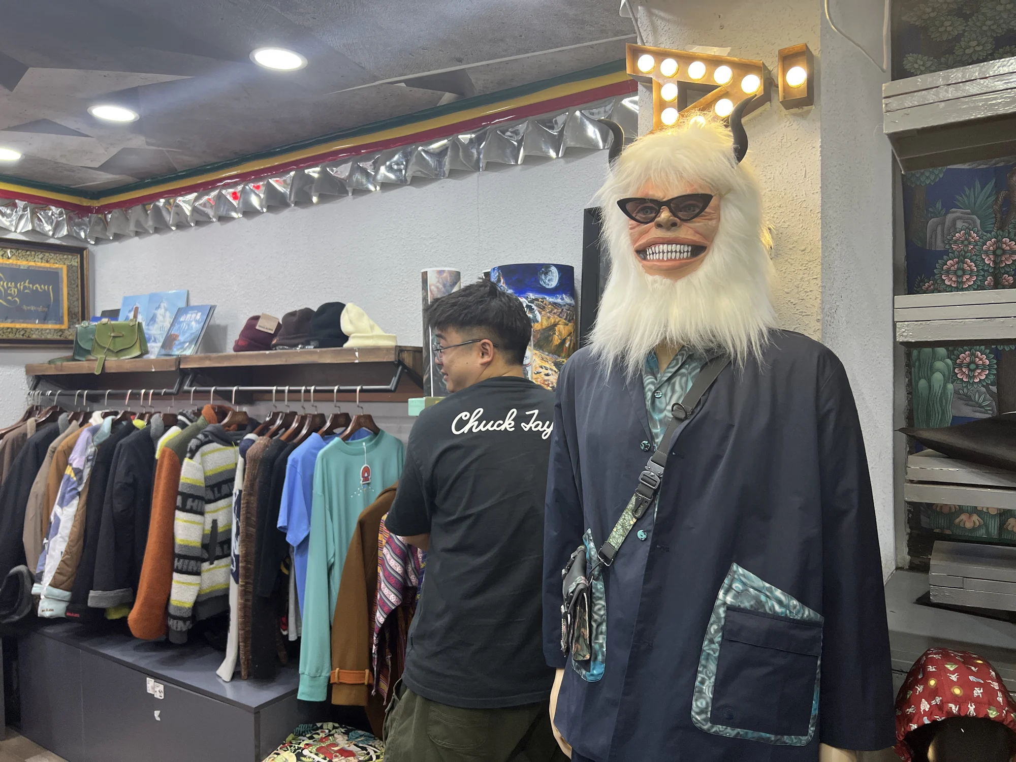 布达拉宫与设计师的店